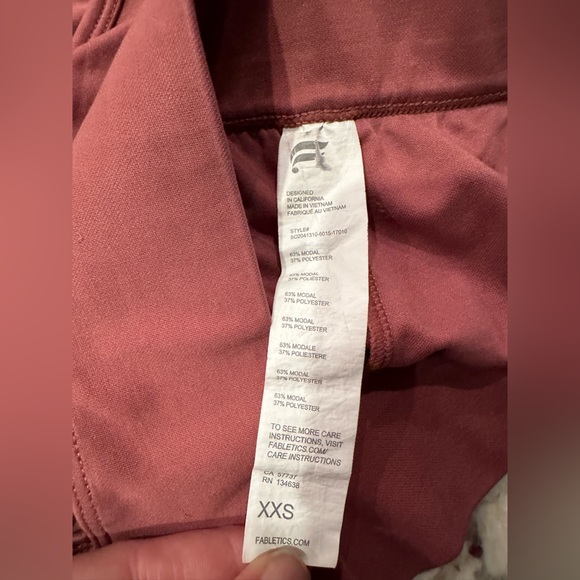 Fabletics shorts - Picture 4 of 4